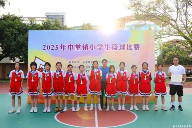 篮球教练如何为不同年龄段的球员制定战术训练方案?_2